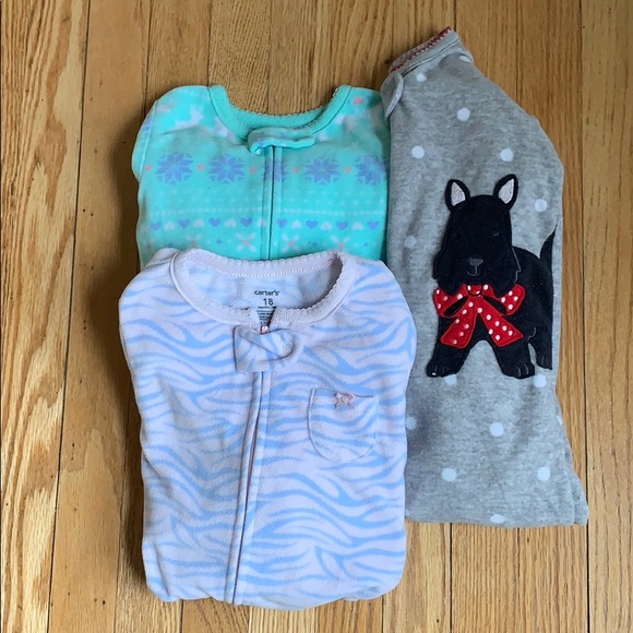 Bundle of 3 Carters Fleece Winter pjs, sz 18 mo - Picture 1 of 6